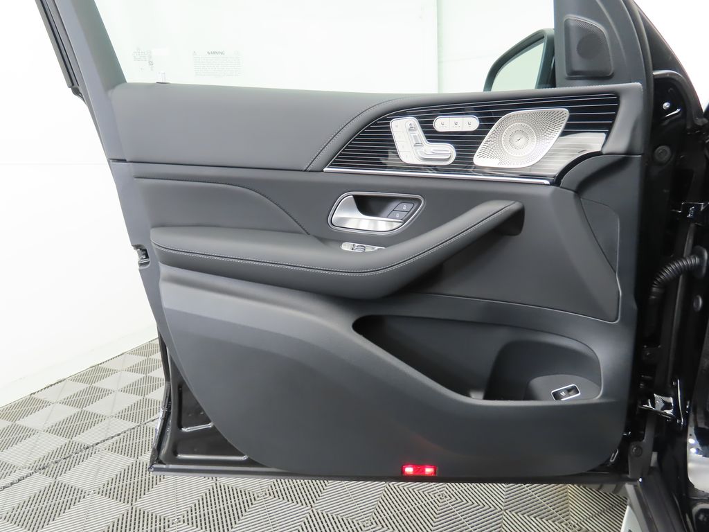 Thumbnail: 2025 Mercedes-Benz GLS - 26