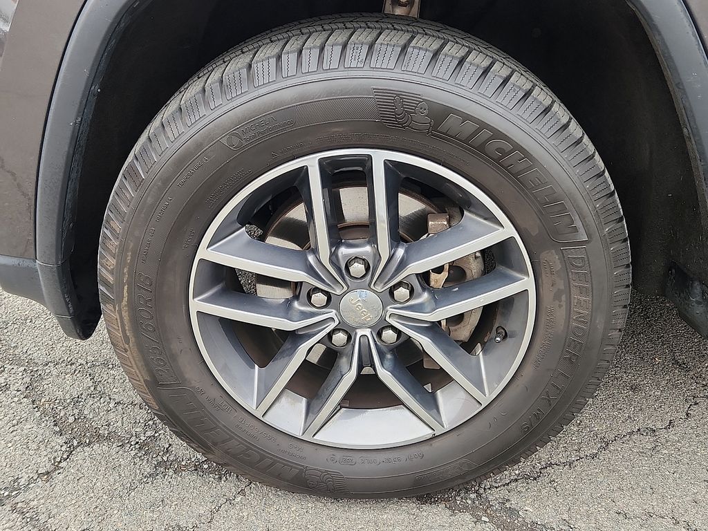 Thumbnail: 2018 Jeep Grand Cherokee - 8