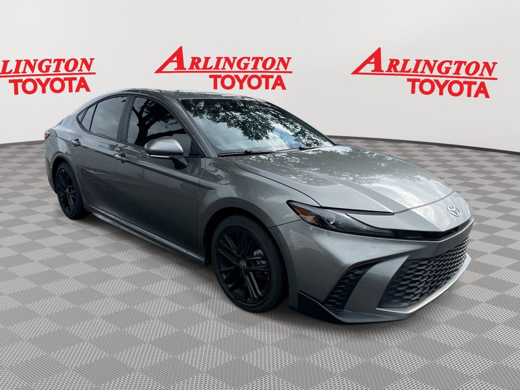2025 Toyota Camry SE's photo