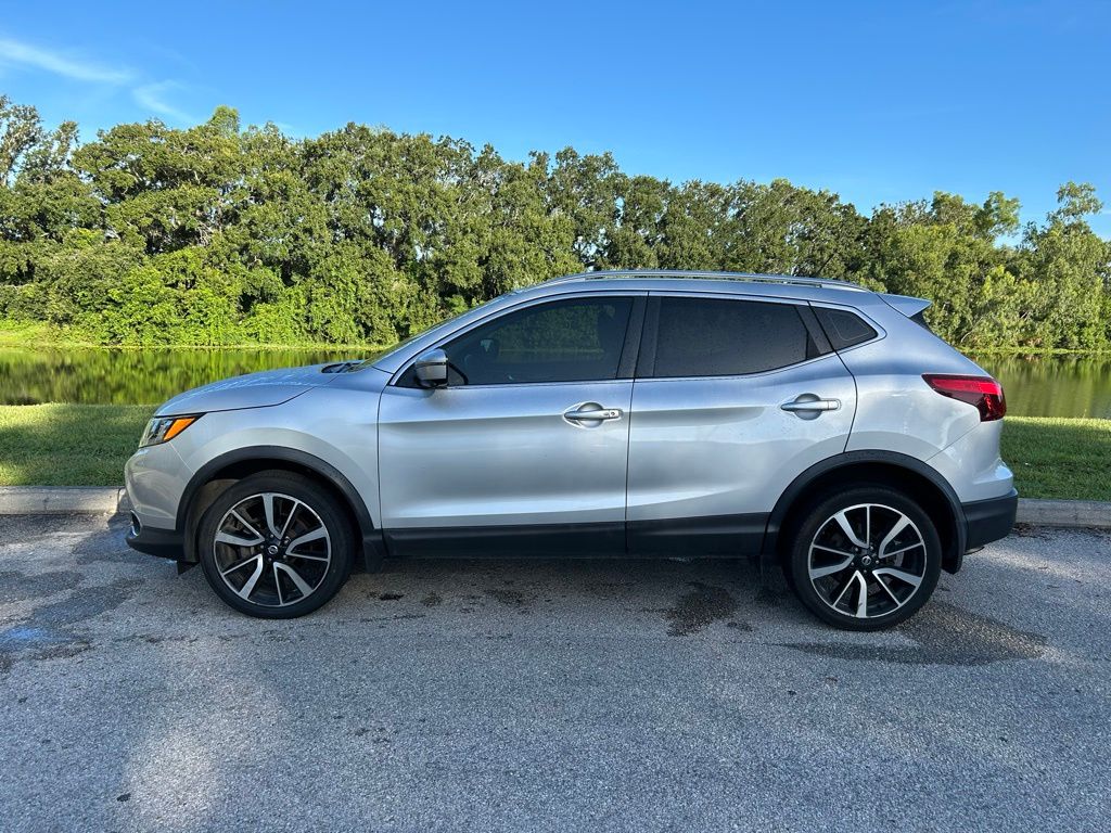 Thumbnail: 2017 Nissan Rogue Sport - 2