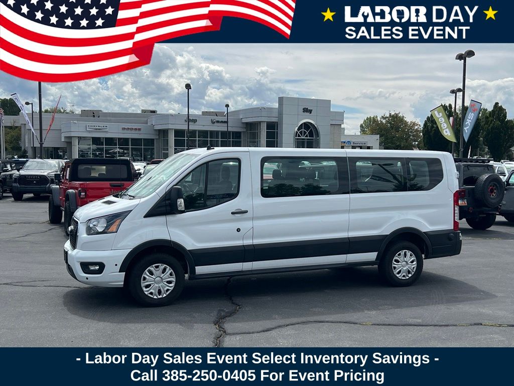 2024 Ford Transit Passenger Blanco (Oxford White) Van Tracción trasera 