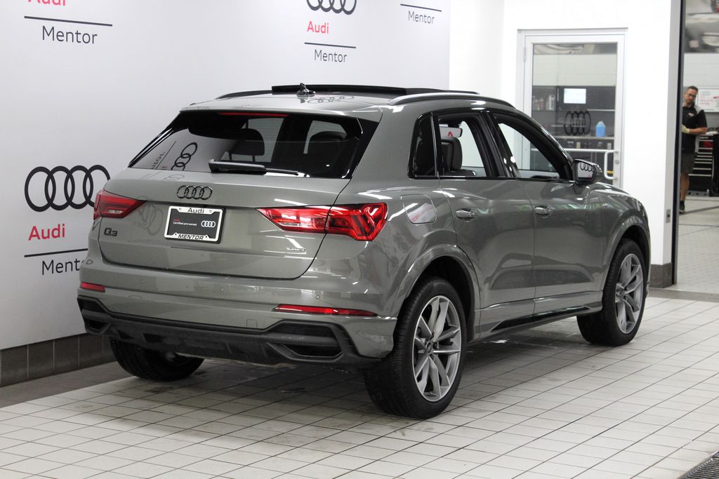Thumbnail: 2024 Audi Q3 - 6