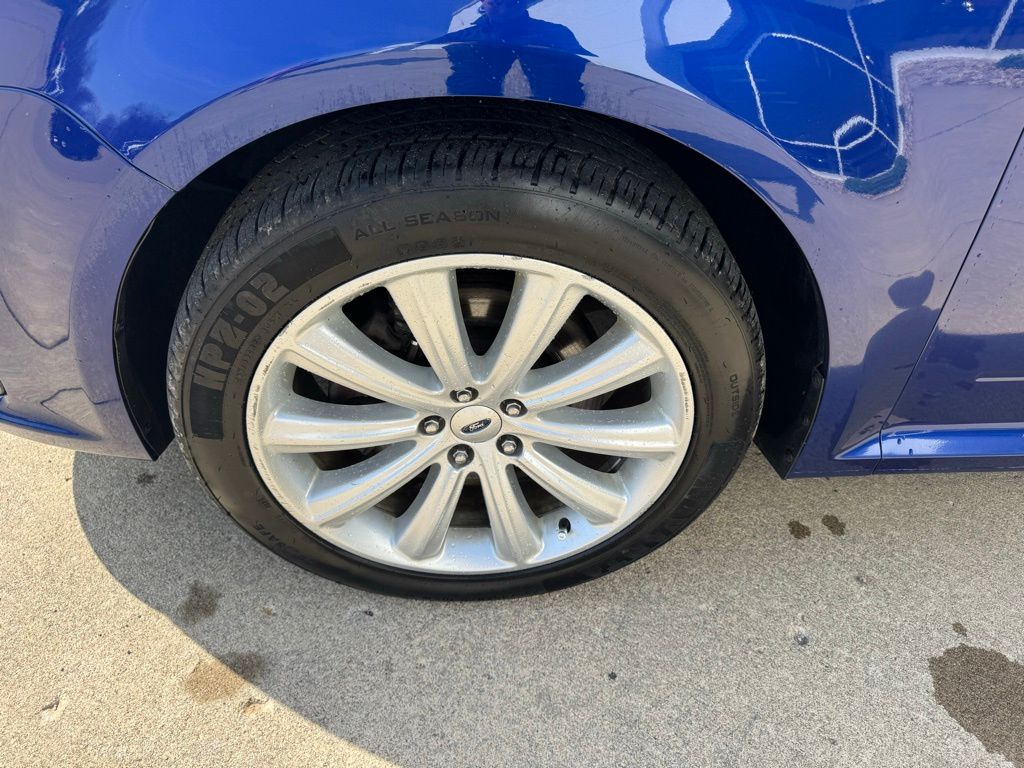 View vehicle photo 7