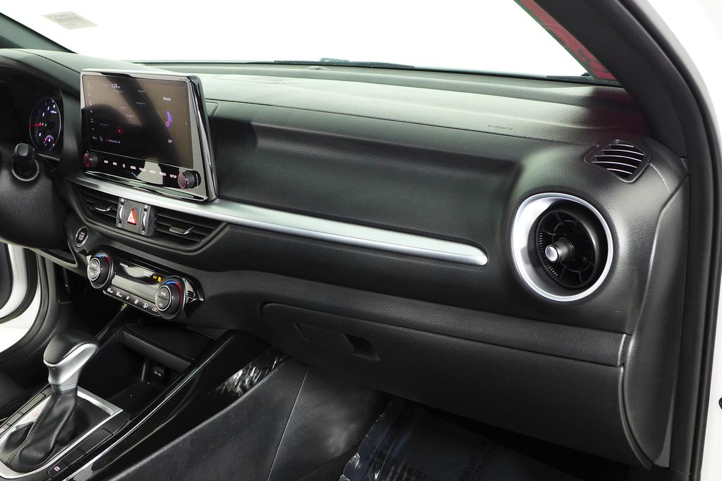 Thumbnail: 2024 Kia Forte - 14