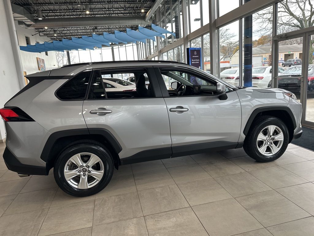 2021 Toyota RAV4 XLE 8