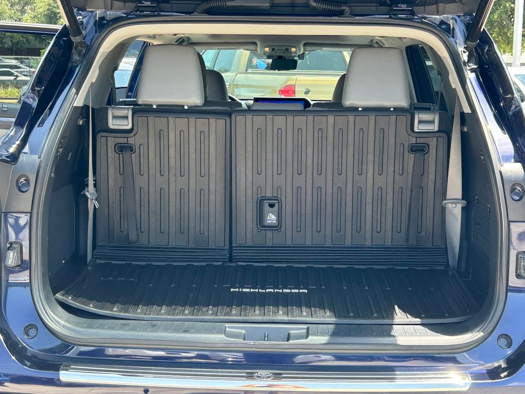 Used 2023 Toyota Highlander Hybrid SUV