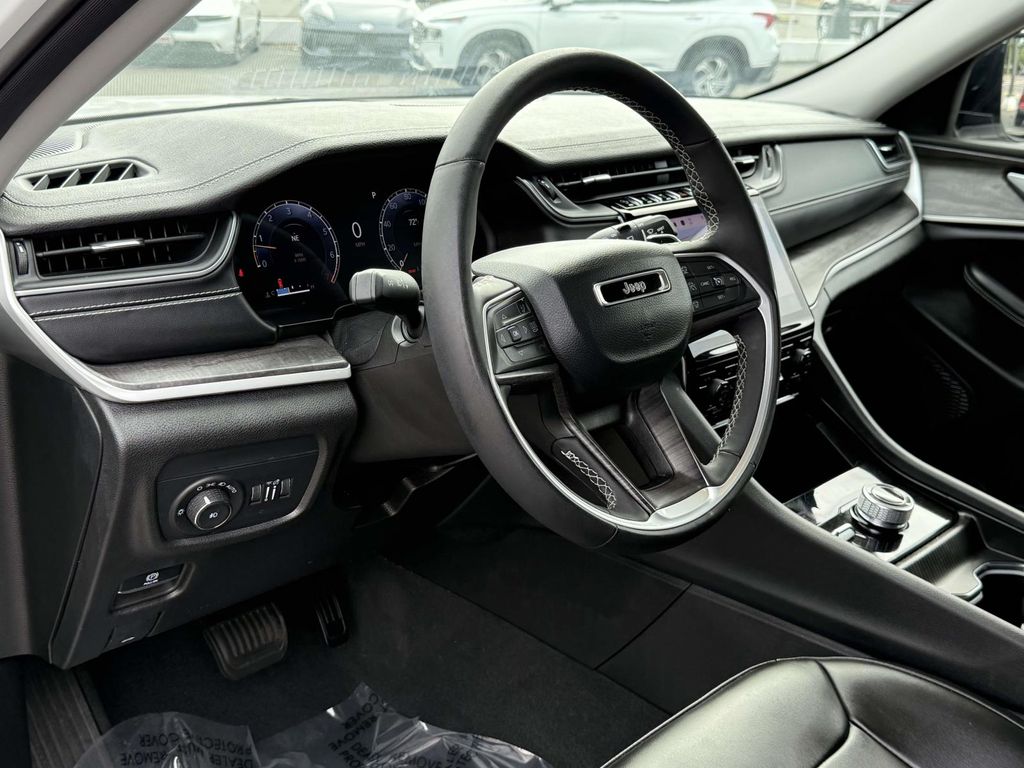 Used 2023 White Jeep Limited image 2