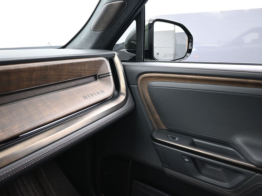 2025 Rivian R1T Ascend