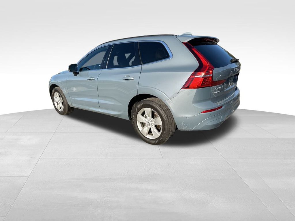 2022 Volvo XC60 B5 Momentum 7