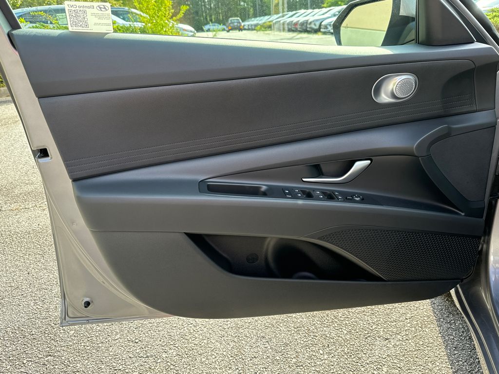2025 Hyundai Elantra SE - 9