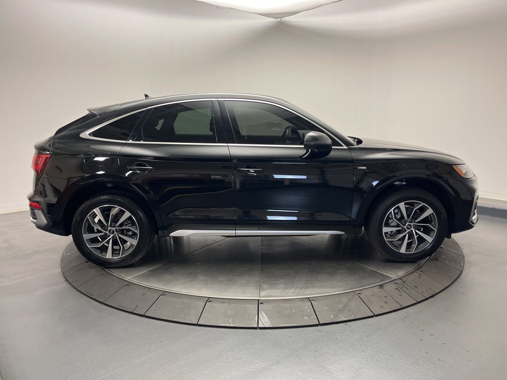 Thumbnail: 2022 Audi Q5 - 8