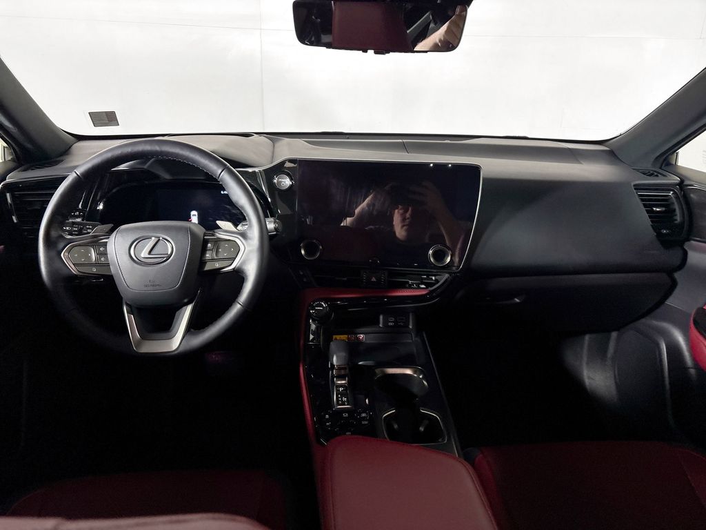 2022 Lexus NX 450h+ Luxury