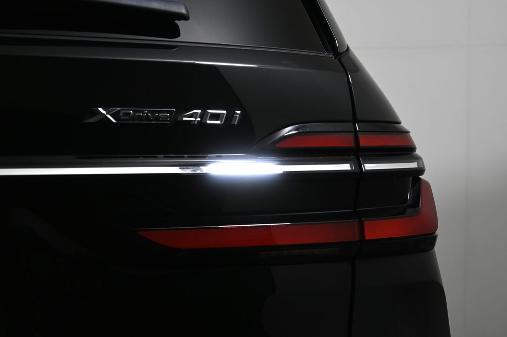 Thumbnail: 2024 BMW X7 - 13