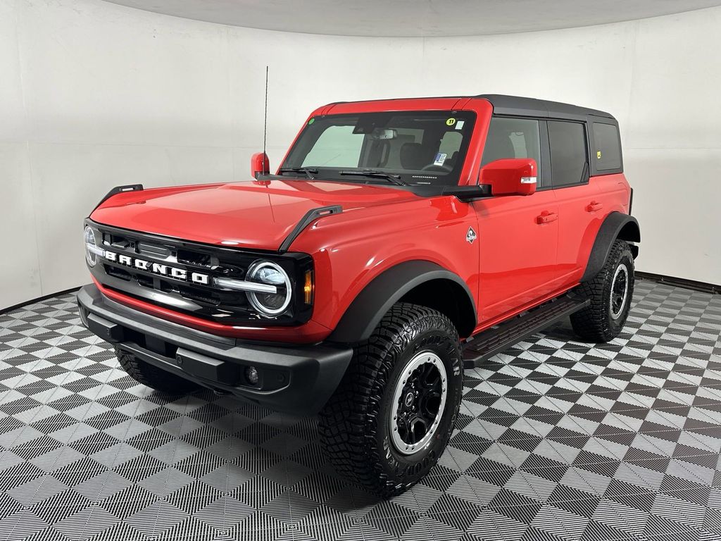 2024 Ford Bronco Outer Banks 3