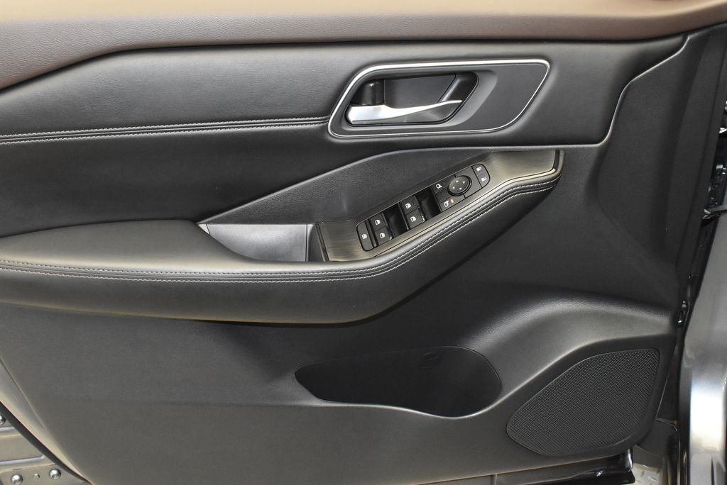 Thumbnail: 2021 Nissan Rogue - 10