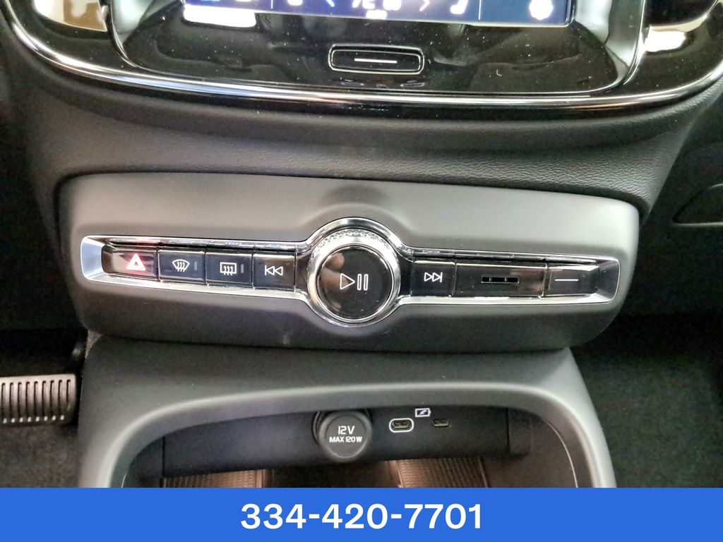 new 2025 Volvo XC40 car, priced at $37,599