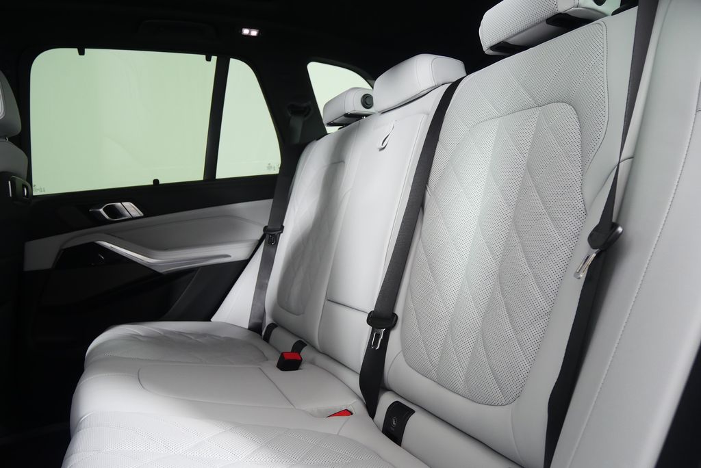 Thumbnail: 2026 BMW X5 - 16