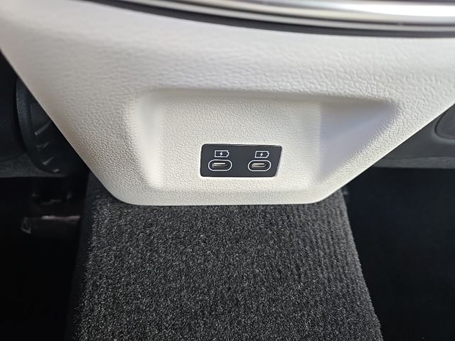 2025 Genesis G70  26