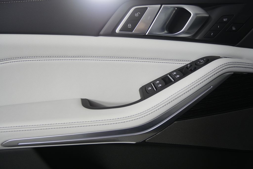 Thumbnail: 2026 BMW X5 - 9