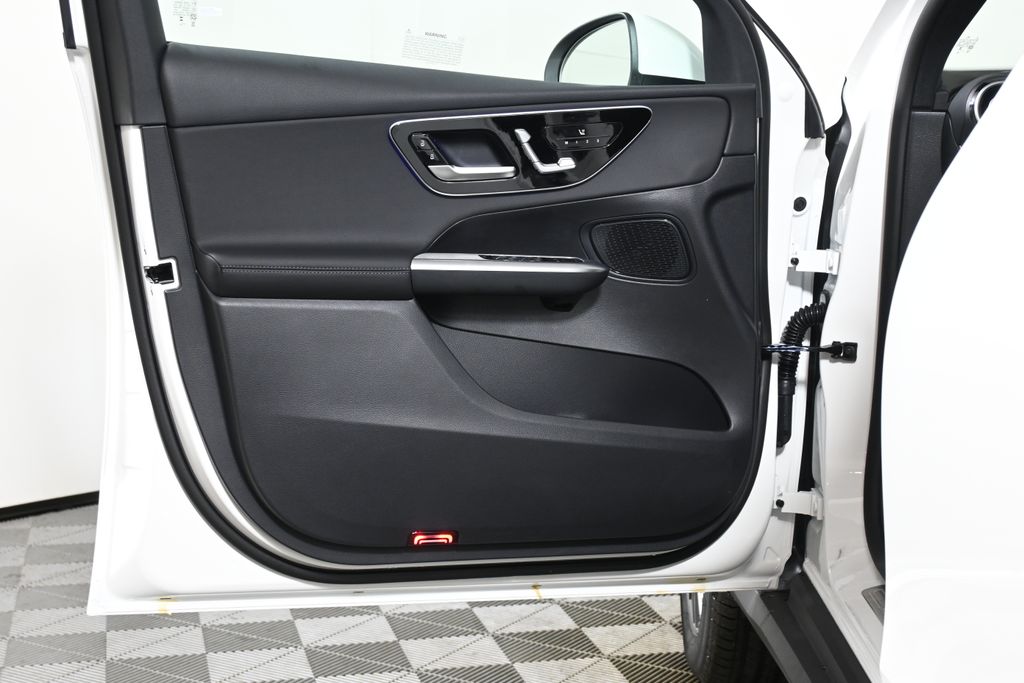 2025 Mercedes-Benz GLC 300 21