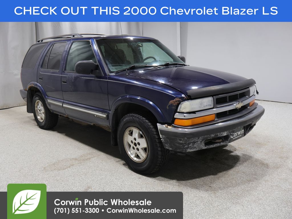 2000 Chevrolet Blazer LS 4-Door 4WD