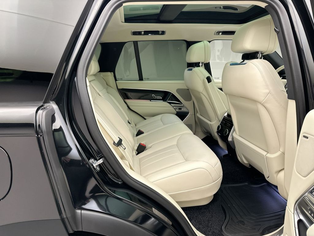 2025 Land Rover Range Rover SE 6