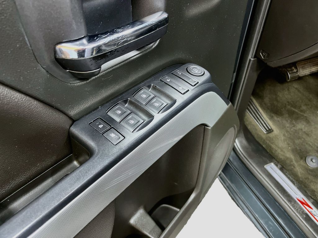 Used 2018 Graphite Metallic Chevrolet LT image 18