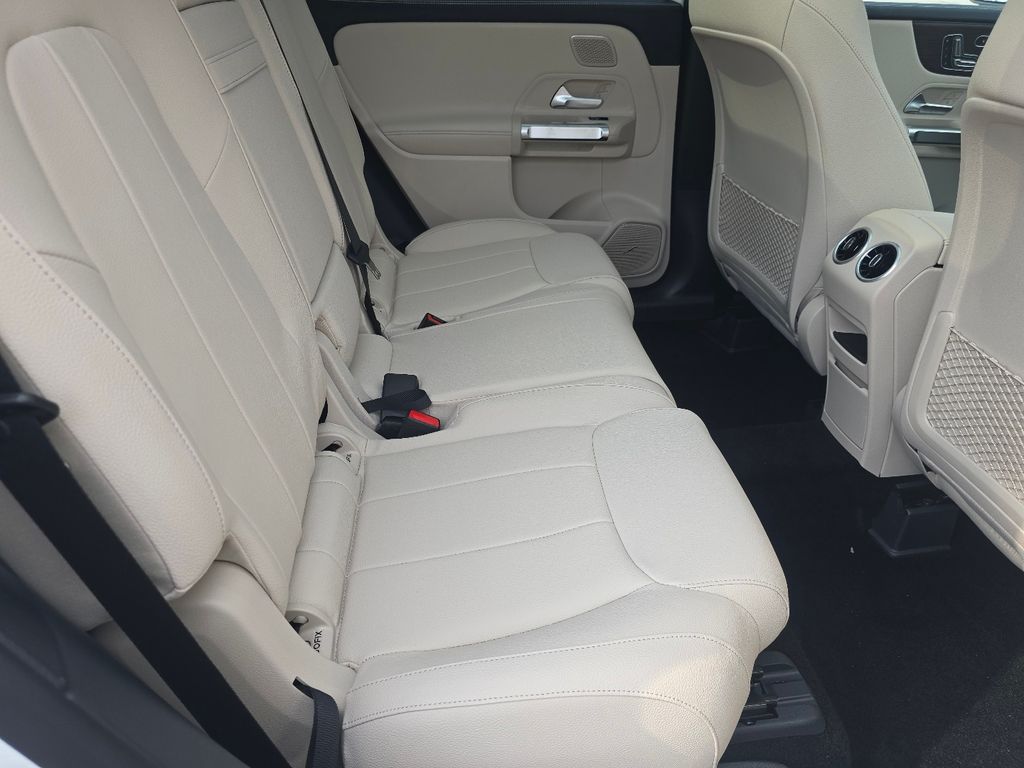 New 2026 White Mercedes-Benz GLB 250 image 20