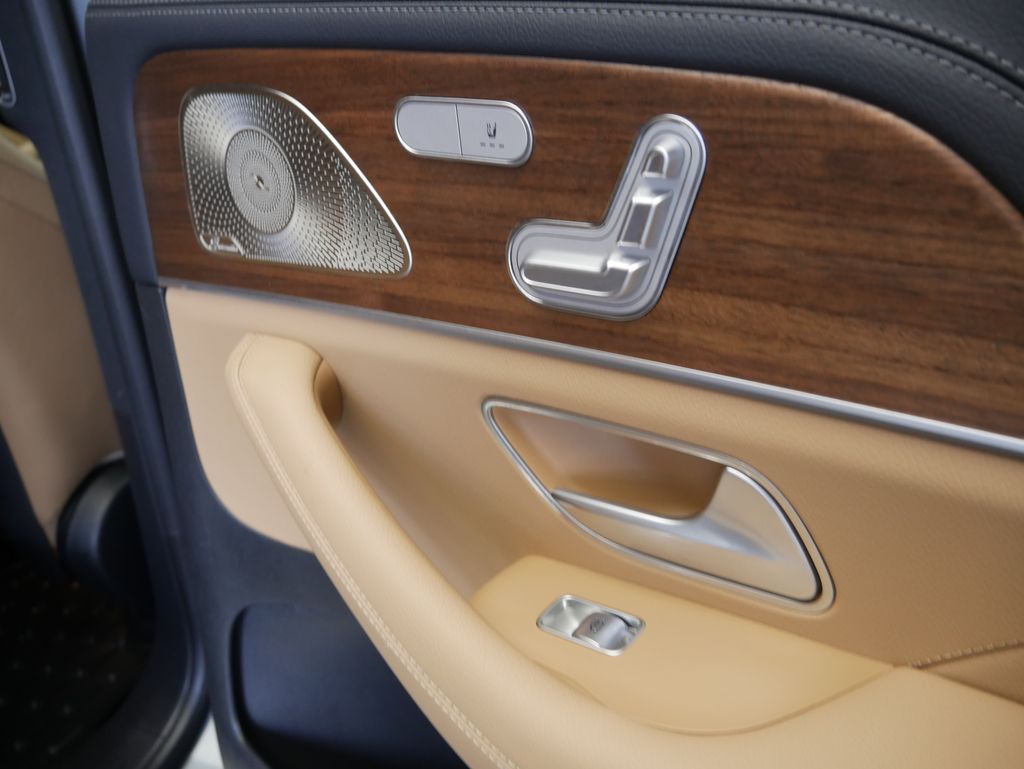 Thumbnail: 2025 Mercedes-Benz GLS - 27
