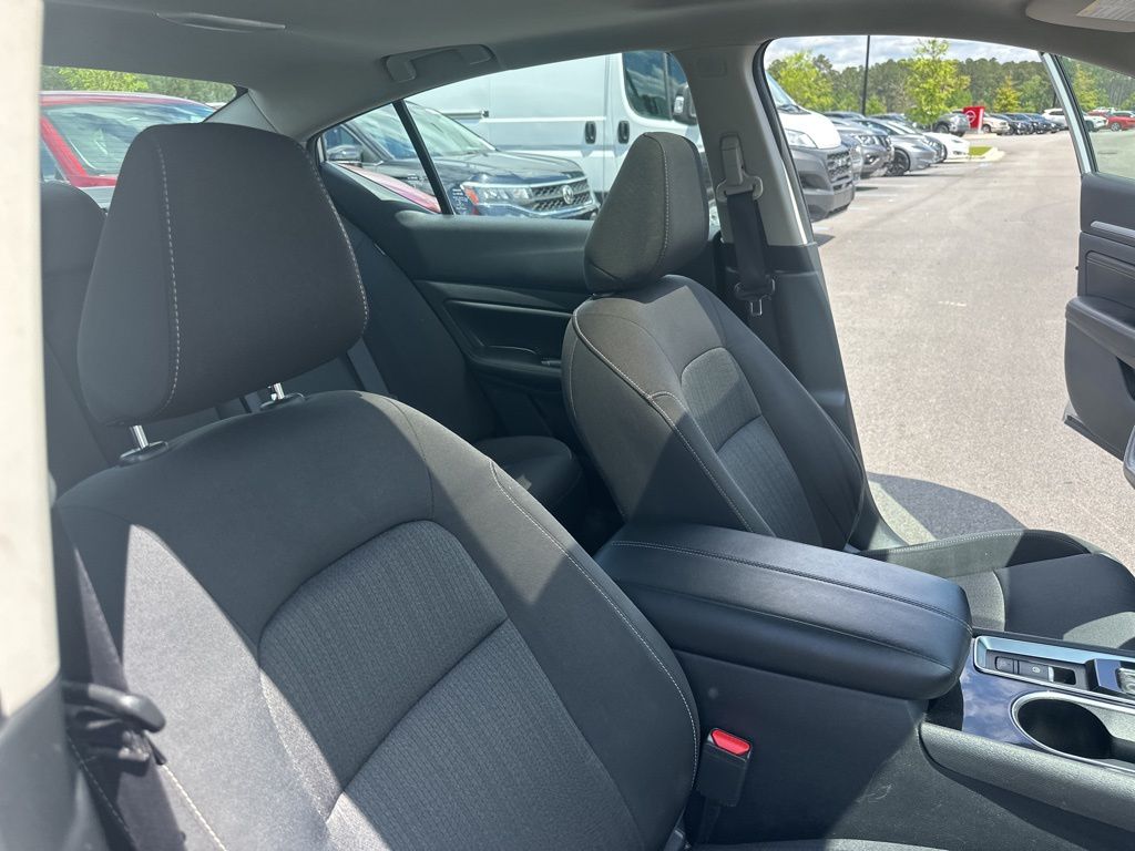 2022 Brilliant Silver Metallic Nissan Altima 2.5 SV FWD Sedan