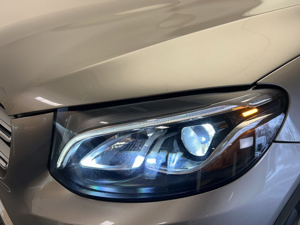 Thumbnail: 2019 Mercedes-Benz GLC - 9