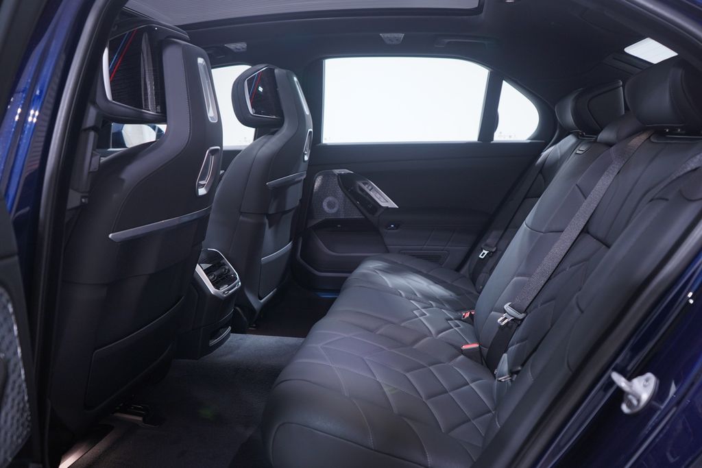 2025 BMW i7 eDrive50 9
