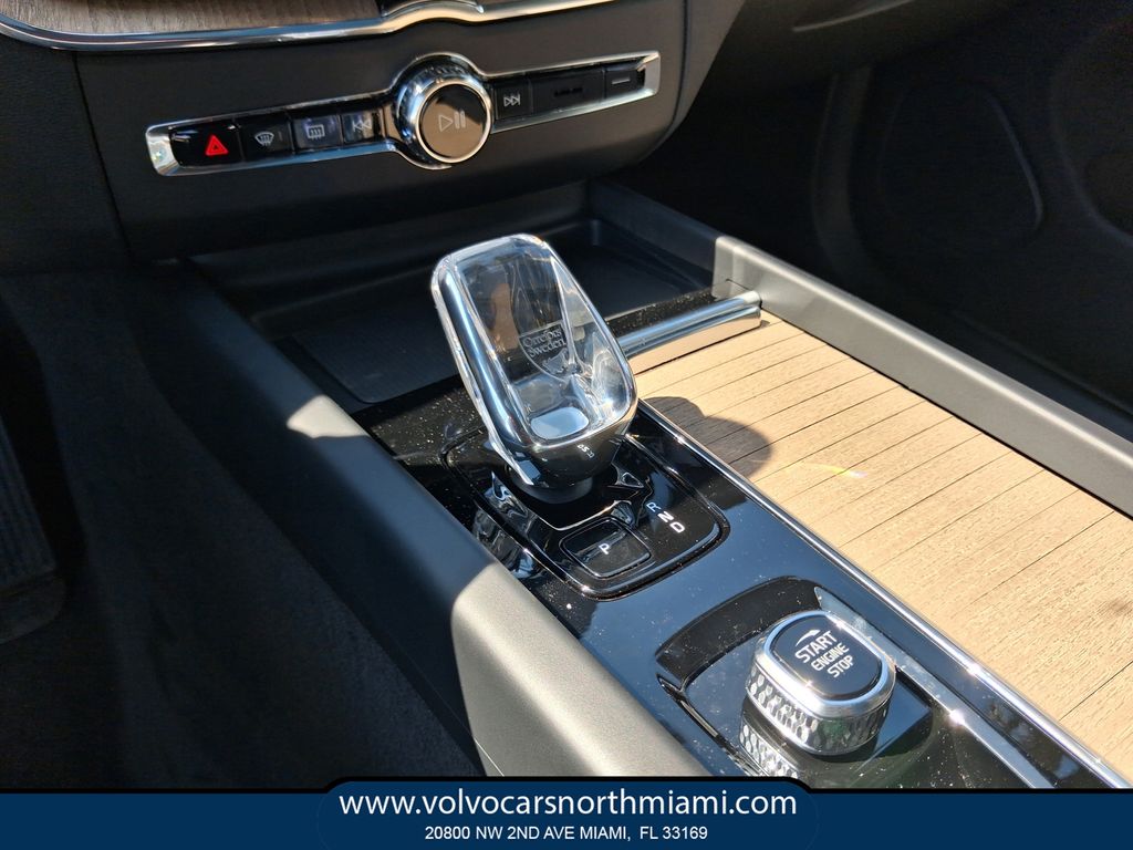 2026 Volvo XC60 Plus