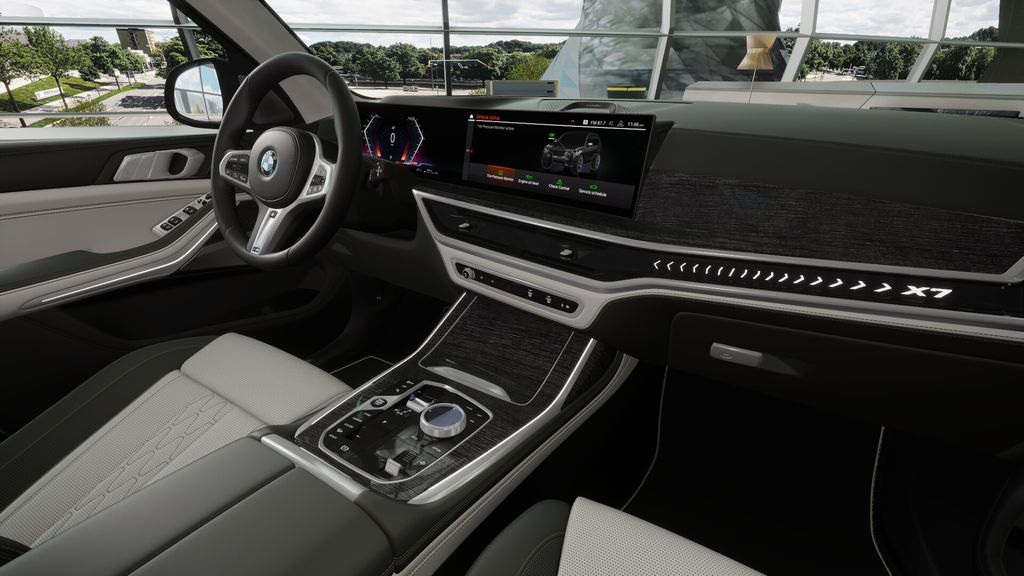 Thumbnail: 2026 BMW X7 - 14