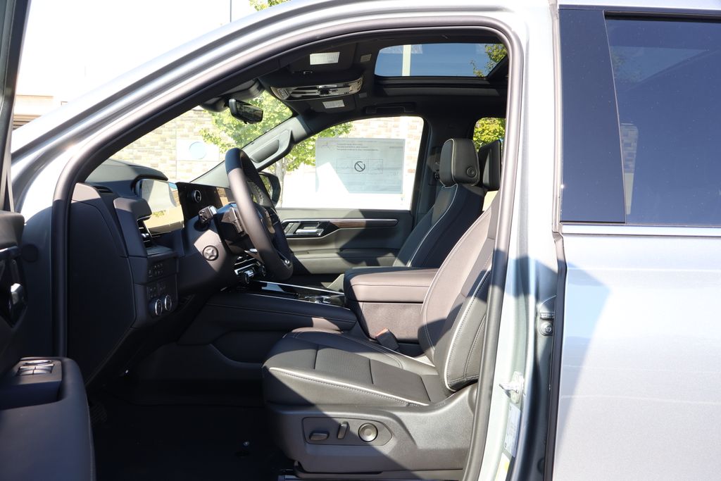 Thumbnail: 2025 Chevrolet Suburban - 15