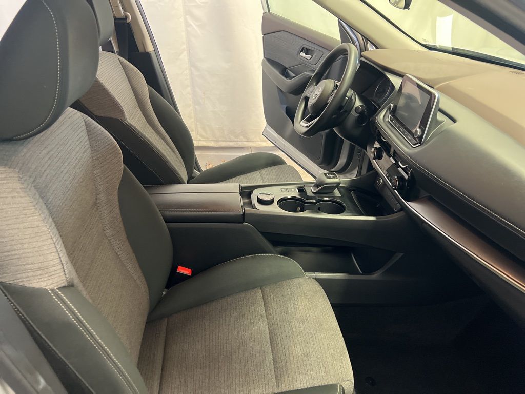 2022 Nissan Rogue SV photo