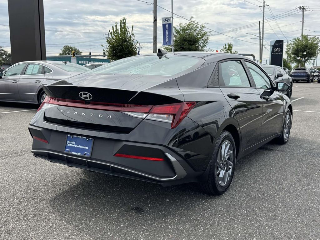 Used 2024 Hyundai Elantra Sedan