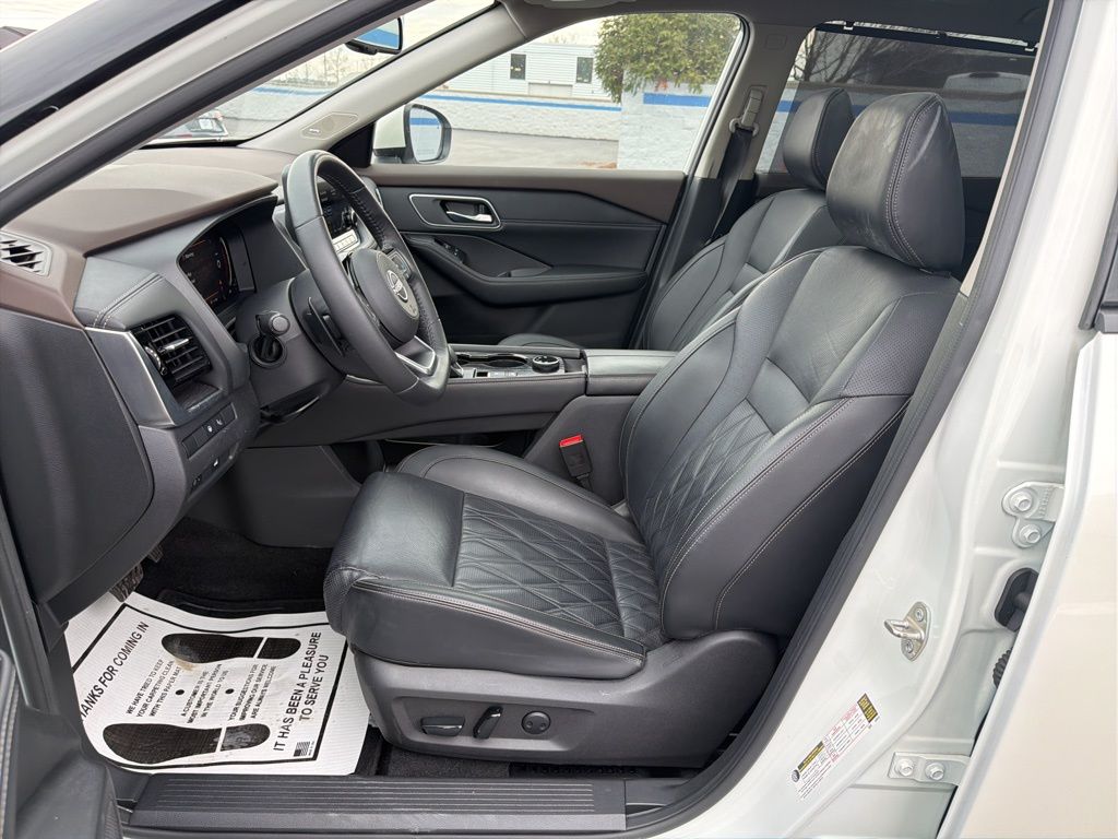 Thumbnail: 2022 Nissan Rogue - 18