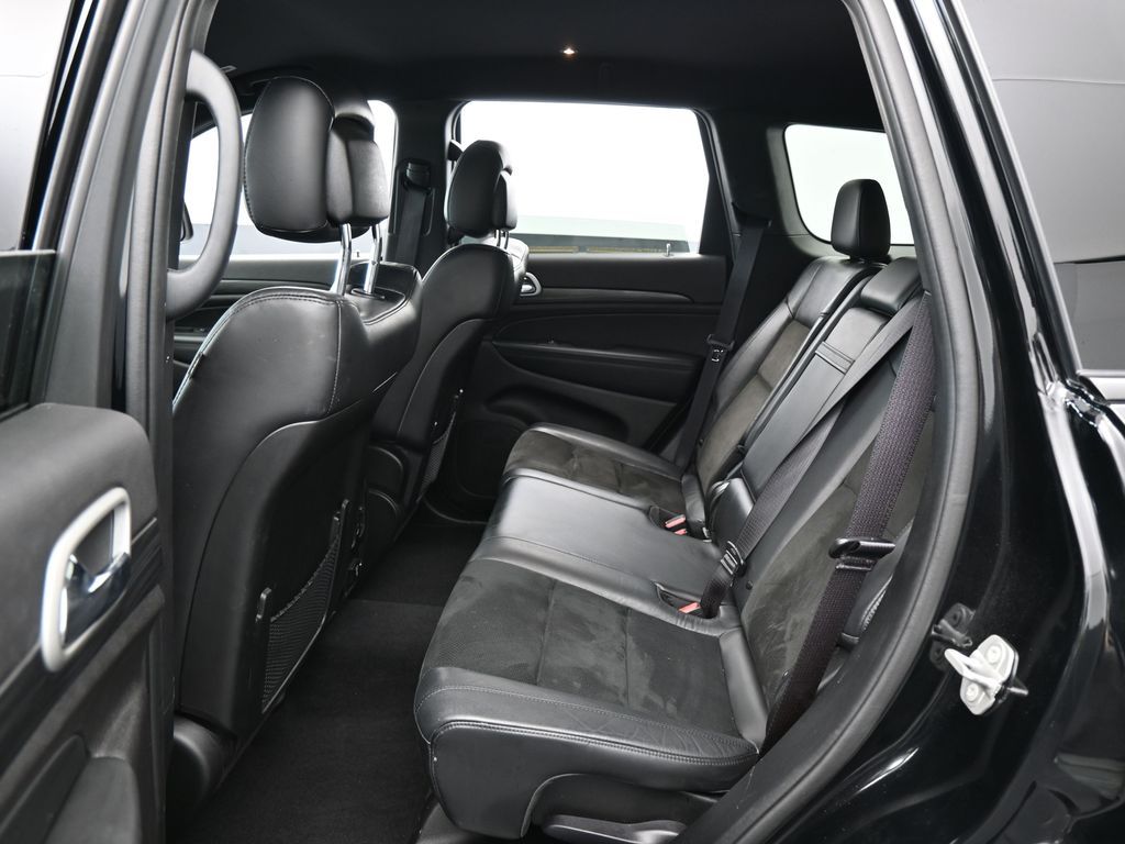 Used 2021 Diamond Black Crystal Pearlcoat Jeep Laredo X image 27