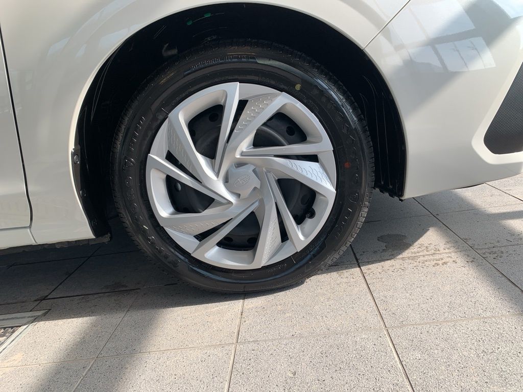 New 2025 White Subaru Base image 20