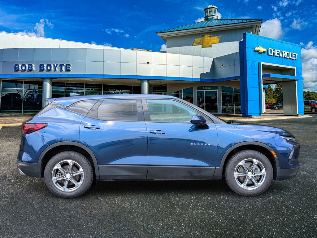 View vehicle photo 2