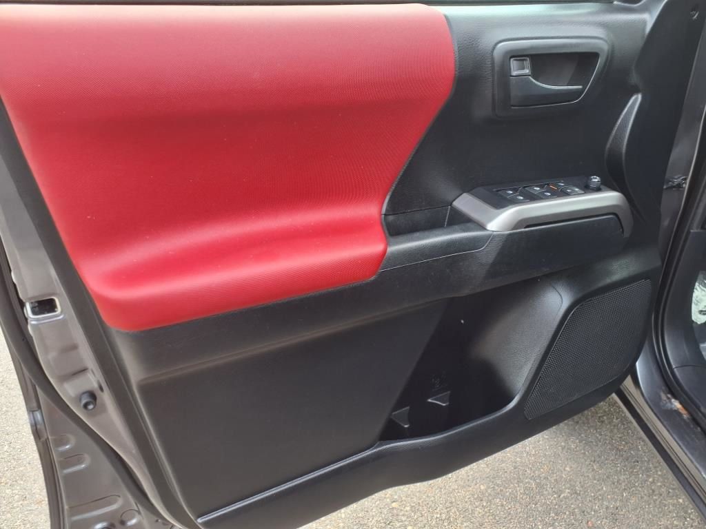 2022 Toyota Tacoma SR5 V6 photo 5