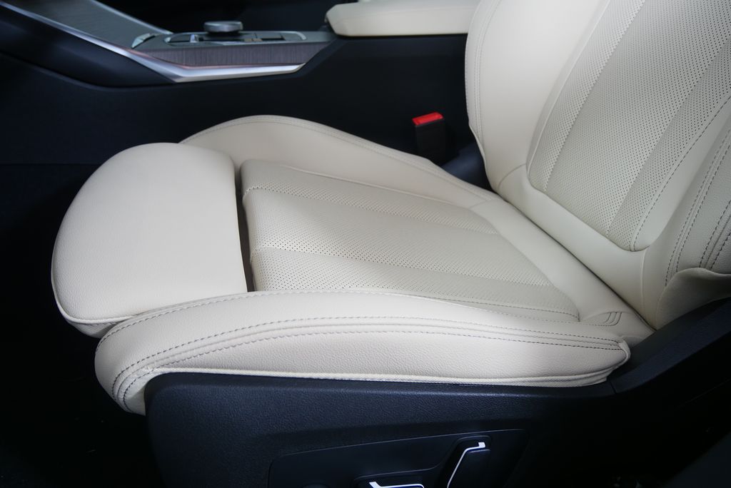 Thumbnail: 2026 BMW 3 Series - 10