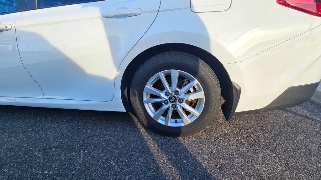Used 2025 White Toyota LE image 4