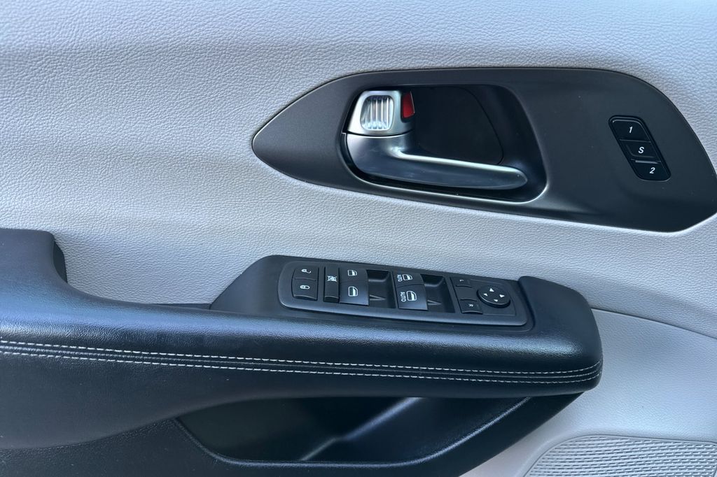 used 2022 Chrysler Pacifica car, priced at $21,918