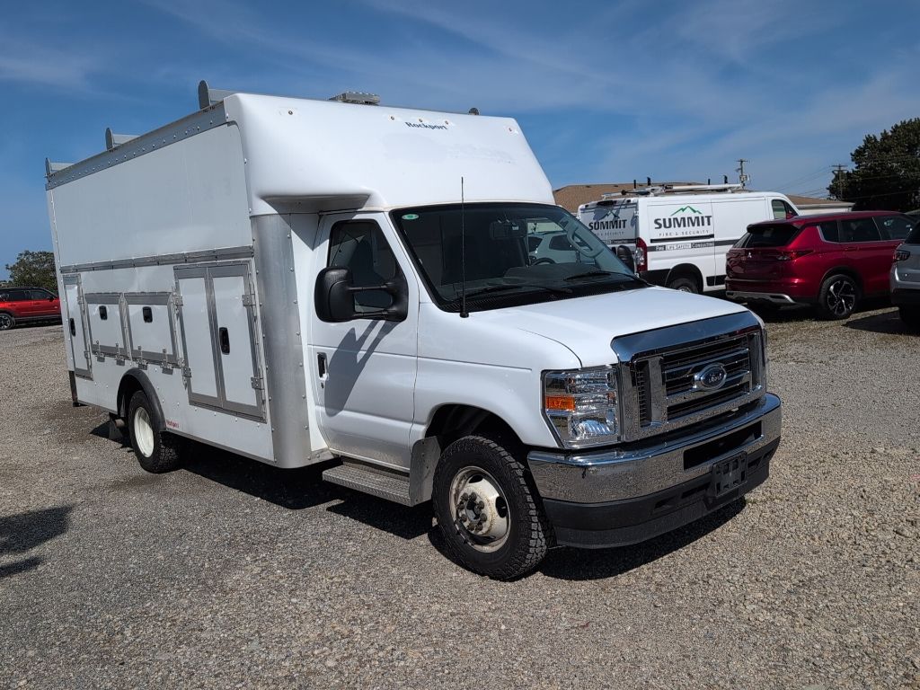 2024 Ford E-Series Chassis E-450 SD Cutaway 158 DRW RWD
