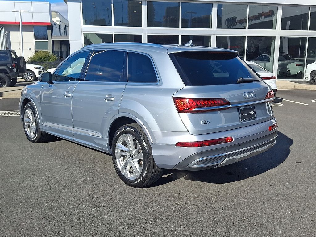 Thumbnail: 2023 Audi Q7 - 6