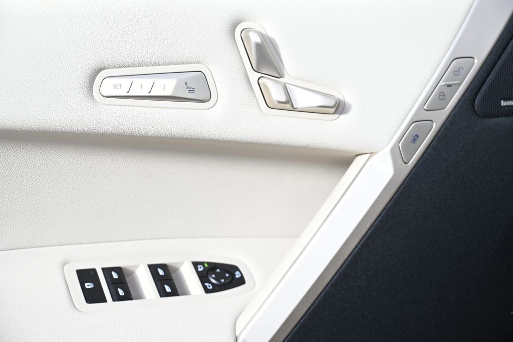 Thumbnail: 2026 BMW iX - 22