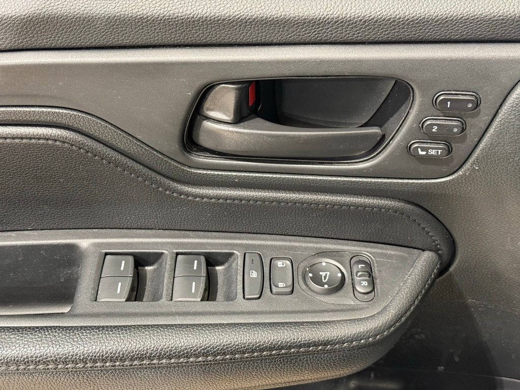 Thumbnail: 2023 Honda Odyssey - 16