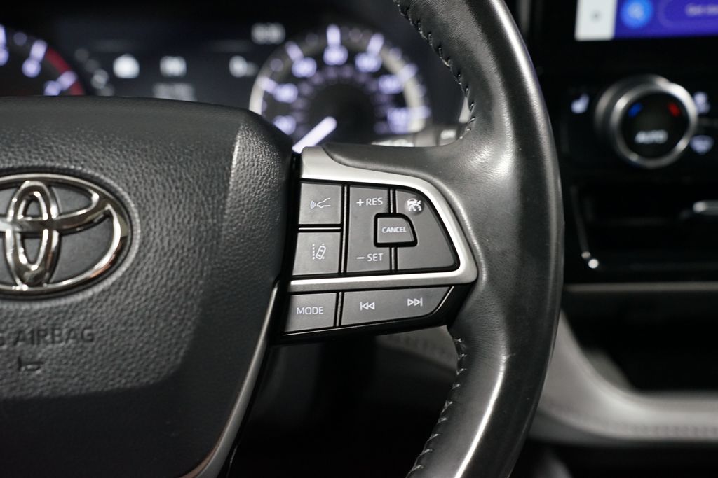 Thumbnail: 2023 Toyota Highlander - 13